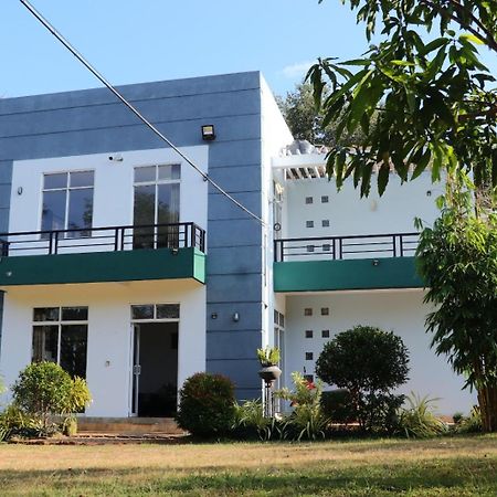 Peacock Resort Анурадхапура Екстериор снимка