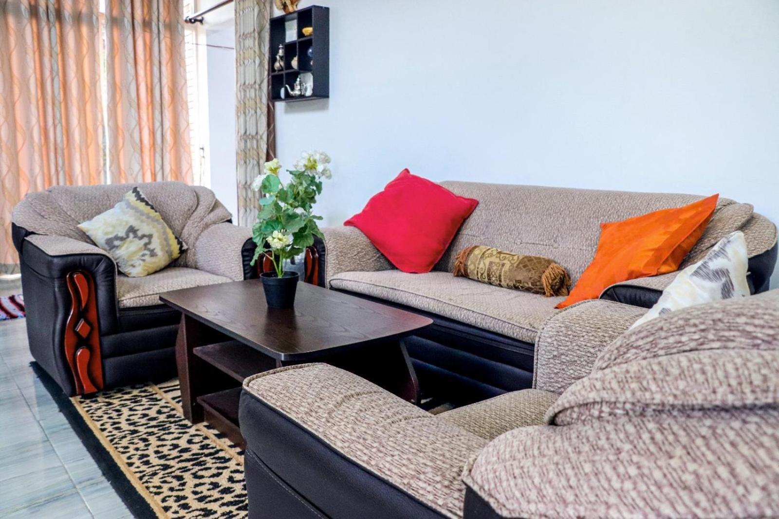 Peacock Resort Анурадхапура Екстериор снимка