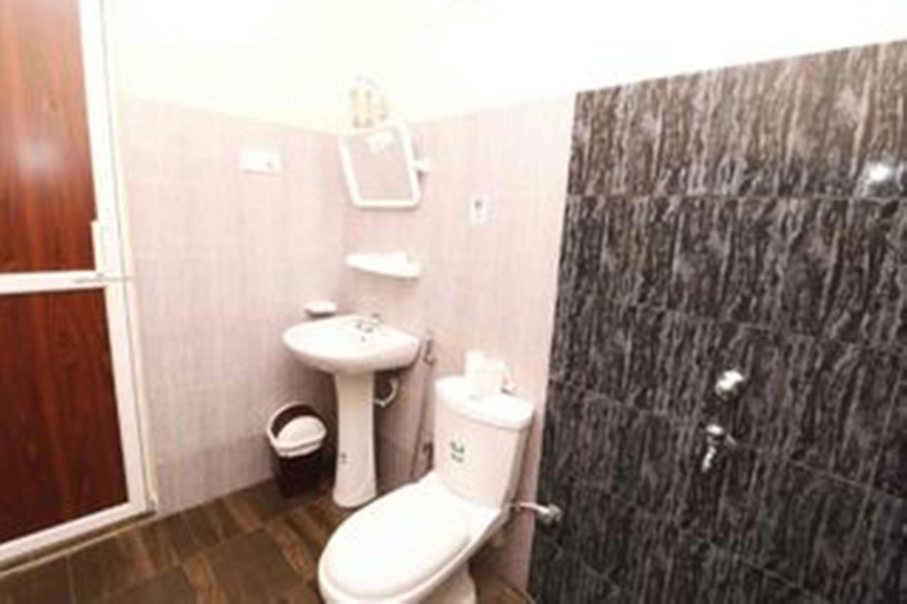 Peacock Resort Анурадхапура Екстериор снимка