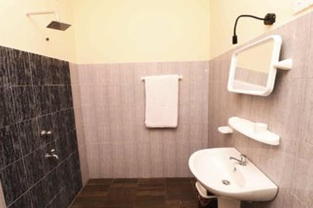 Peacock Resort Анурадхапура Екстериор снимка